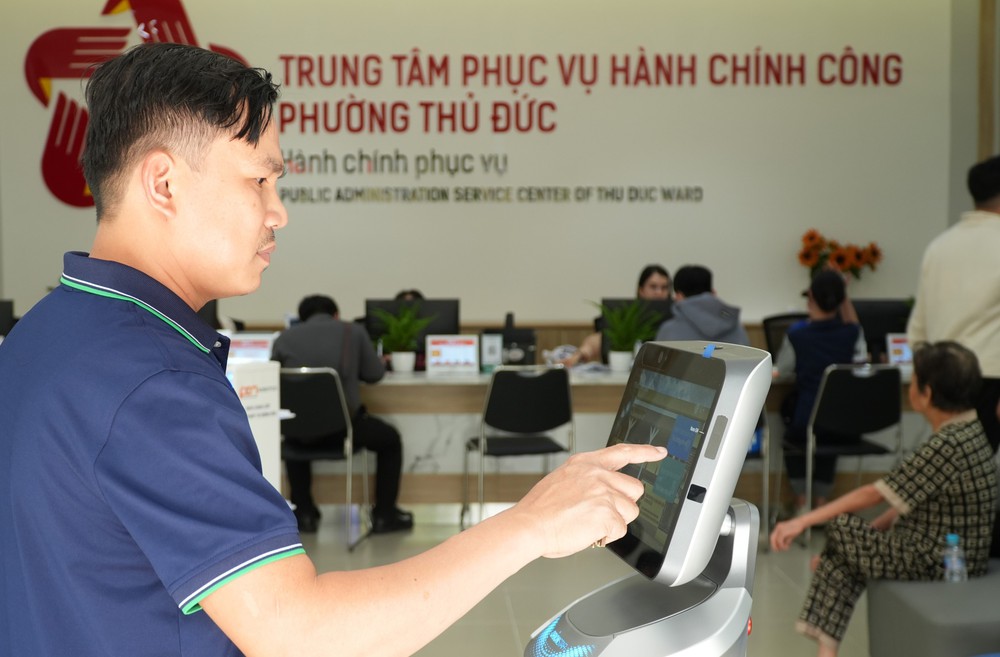 TP. Hồ Chí Minh: Robot tham gia hỗ trợ công tác hành chính công - Ảnh 4.