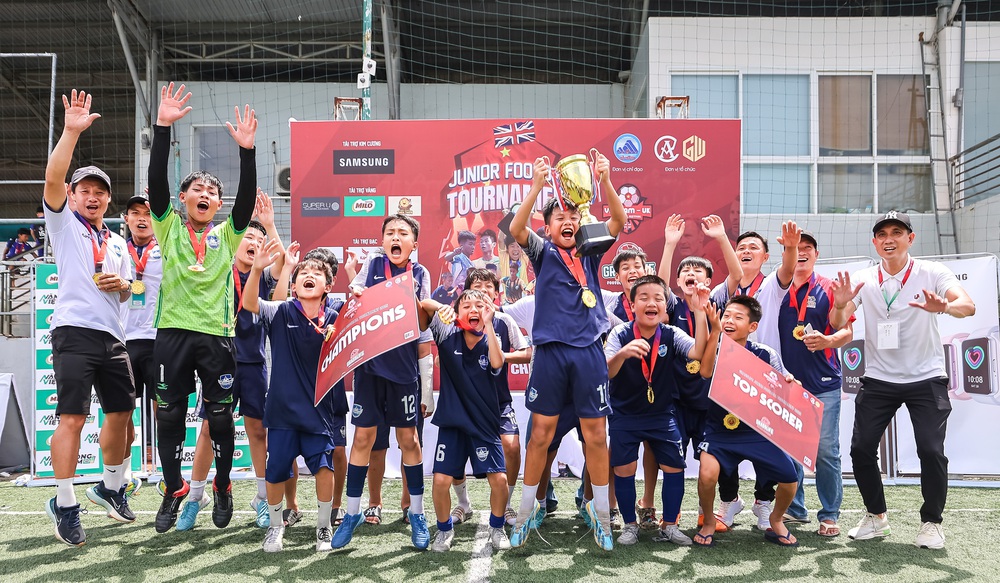 Grasslife JFT Champions 2025: Ươm mầm giấc mơ bóng đá từ những mầm cỏ xanh - Ảnh 1.