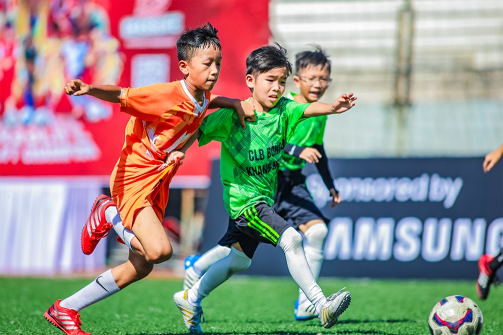 Grasslife JFT Champions 2025: Ươm mầm giấc mơ bóng đá từ những mầm cỏ xanh - Ảnh 3.