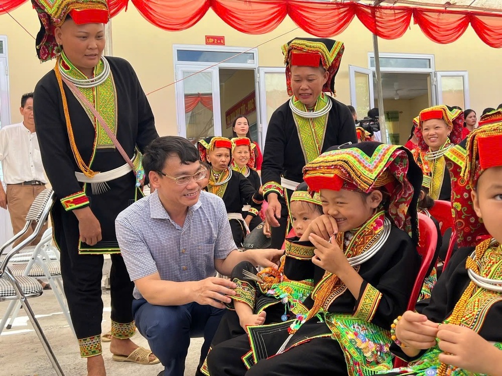 Nhà báo Nguyễn Đông Bắc: "Con ong" miệt mài "Đi để viết" - Ảnh 1. Nhà báo Nguyễn Đông Bắc: "Con ong" miệt mài "Đi để viết" - Ảnh 1.