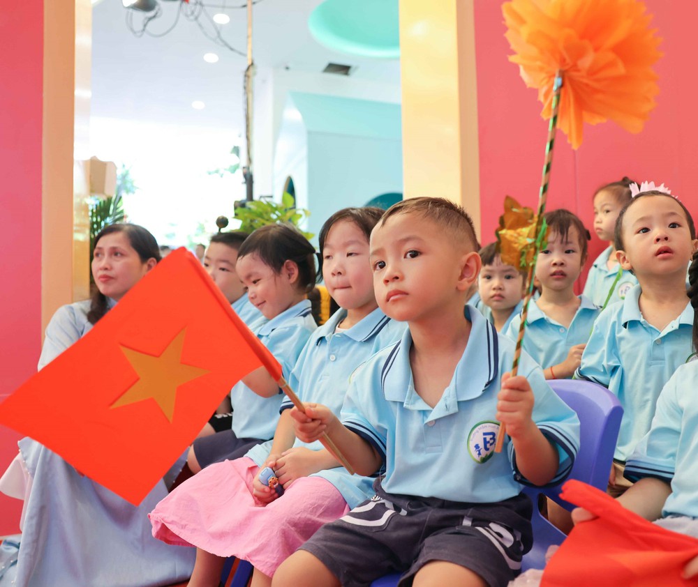 Nghị quyết về miễn, hỗ trợ học phí cho trẻ mầm non, học sinh phổ thông - Ảnh 1.