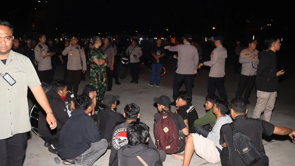 Hàng chục CĐV Indonesia bị bắt vì ẩu đả sau trận chung kết của U23 Việt Nam, cảnh sát yêu cầu phải giữ tinh thần thể thao - Ảnh 1.