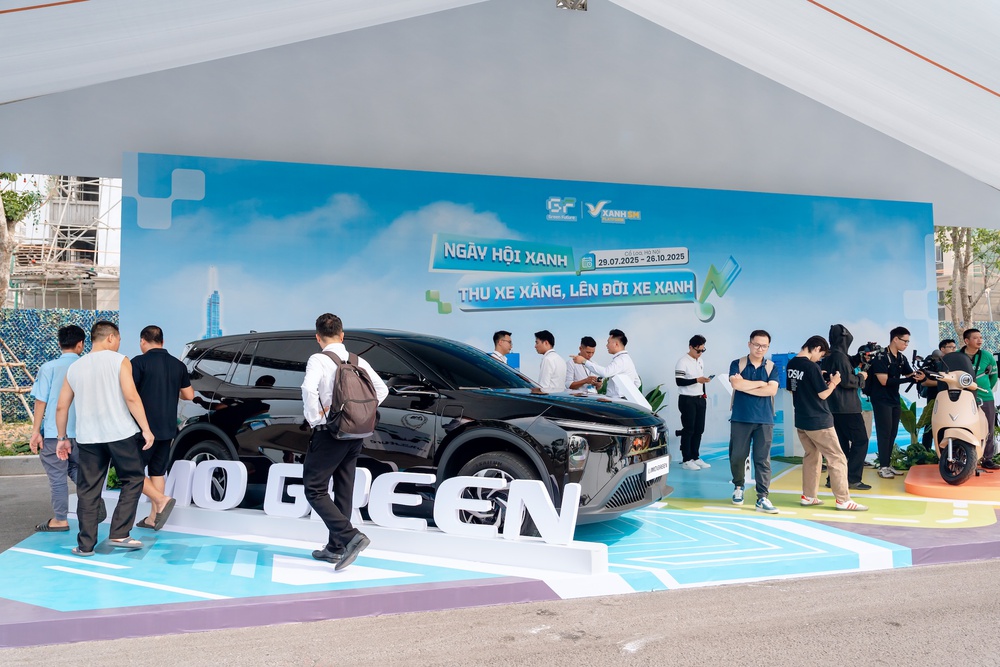 Tài xế công nghệ &quot;kéo hội&quot; đi lên đời xe điện, đơn chốt liên tục trong &quot;Ngày hội xanh&quot; tại Hà Nội - Ảnh 1.