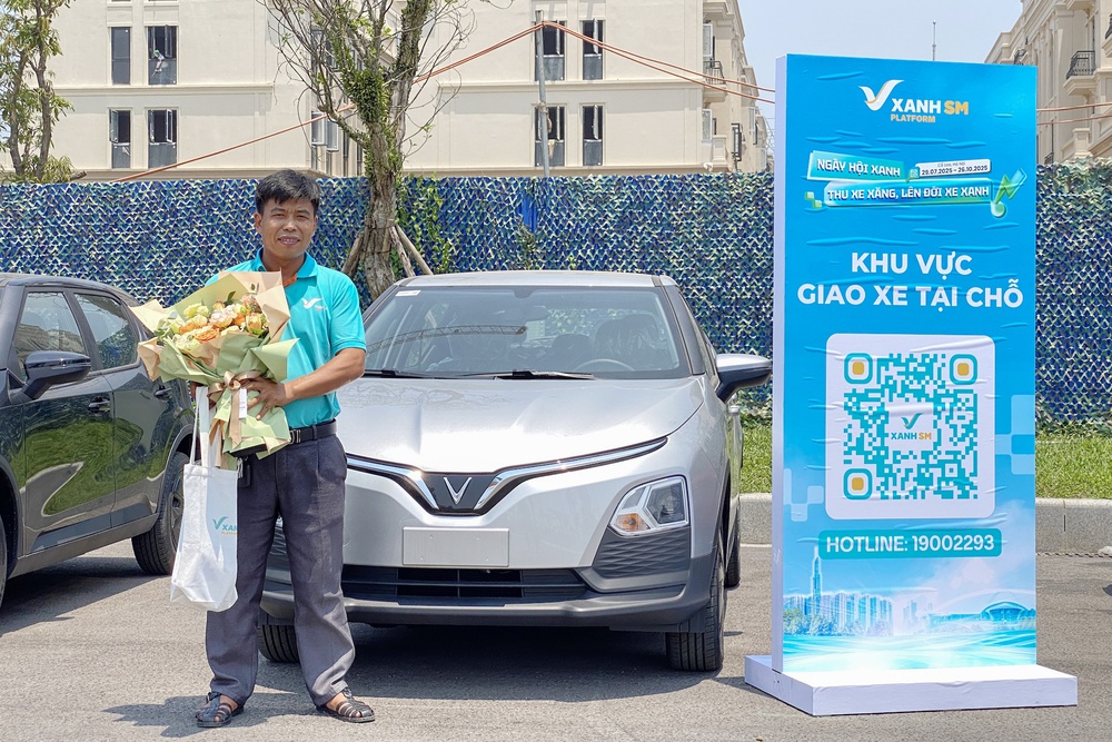 Tài xế công nghệ &quot;kéo hội&quot; đi lên đời xe điện, đơn chốt liên tục trong &quot;Ngày hội xanh&quot; tại Hà Nội - Ảnh 2.