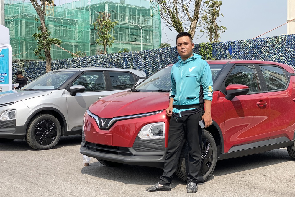 Tài xế công nghệ &quot;kéo hội&quot; đi lên đời xe điện, đơn chốt liên tục trong &quot;Ngày hội xanh&quot; tại Hà Nội - Ảnh 3.