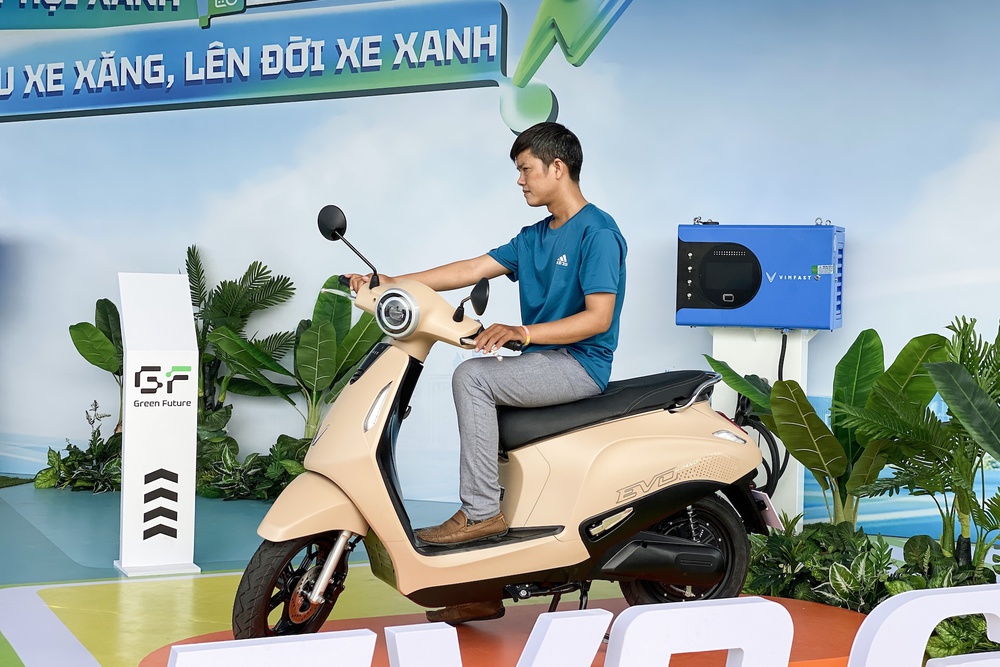 Tài xế công nghệ &quot;kéo hội&quot; đi lên đời xe điện, đơn chốt liên tục trong &quot;Ngày hội xanh&quot; tại Hà Nội - Ảnh 5.