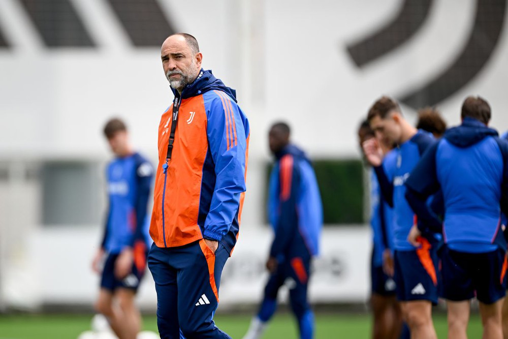 Juventus bế tắc: Tiến không được, thì… lùi vậy! - Ảnh 1.