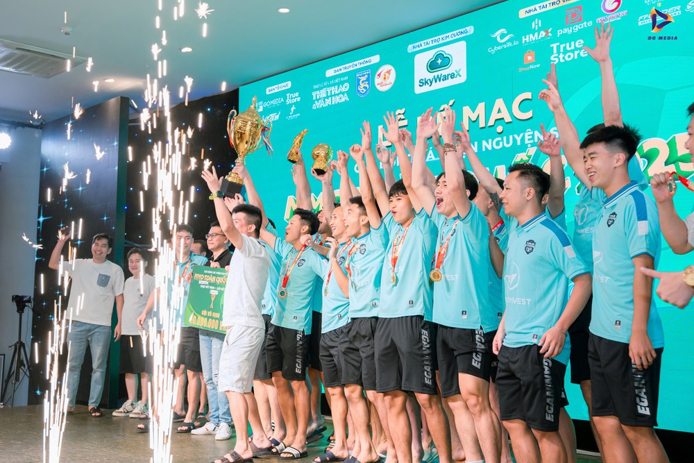 True Store FC vô địch CHẠY LEAGUE 2025