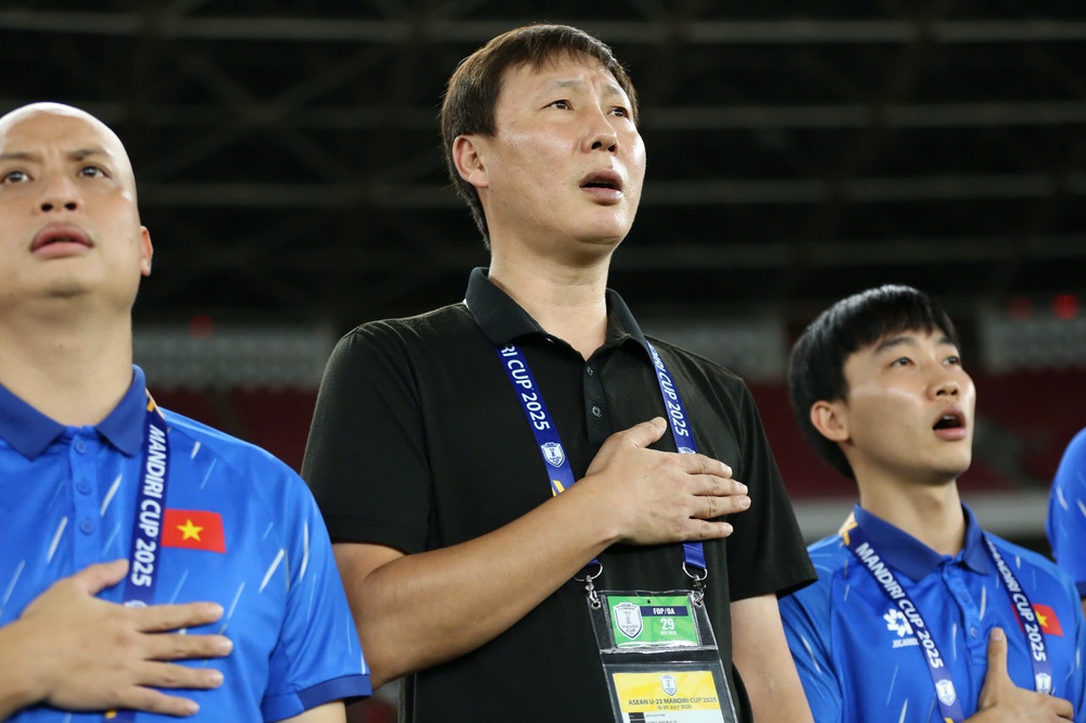 Bóng lăn trên bàn phím: U23 Việt Nam, HLV Kim Sang Sik được khen ngợi nhờ chức vô địch - Ảnh 1.