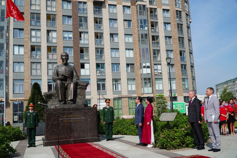 Khánh thành Quảng trường Hồ Chí Minh tại St. Petersburg, LB Nga - Ảnh 2.