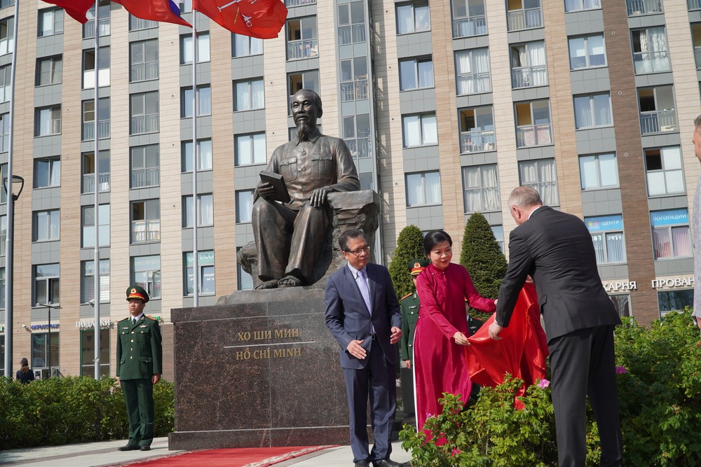 Khánh thành Quảng trường Hồ Chí Minh tại St. Petersburg, LB Nga - Ảnh 1.
