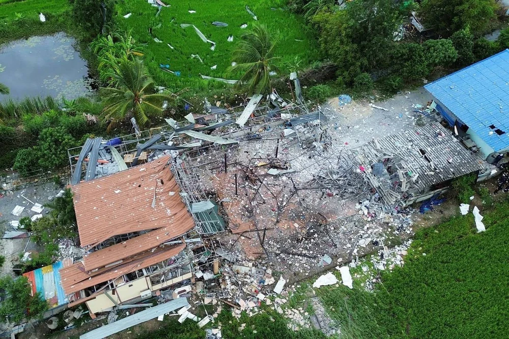 Nổ nhà máy sản xuất pháo hoa tại Thái Lan - Ảnh 1.