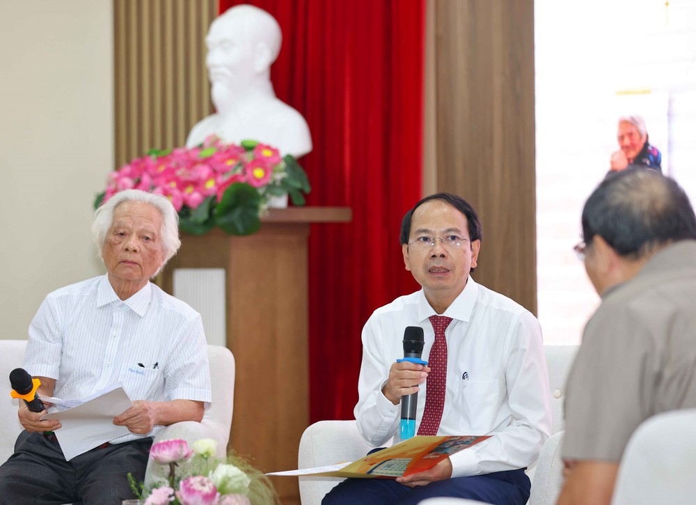 Ra mắt hai cuốn sách tham khảo đặc biệt về Chủ tịch Hồ Chí Minh - Ảnh 3.