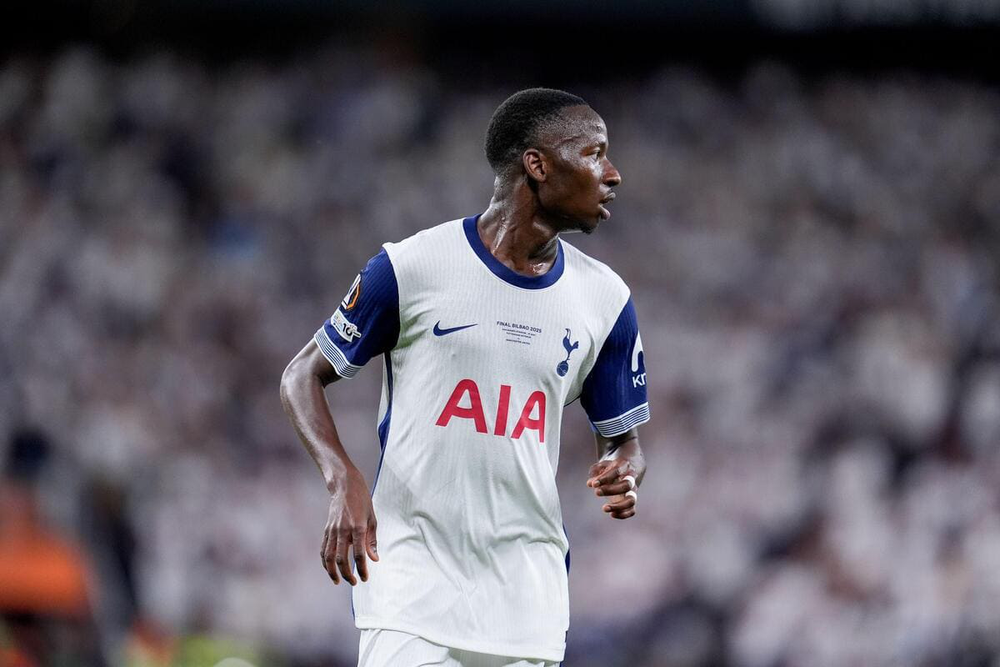 Arsenal-Tottenham 0-1: Gyokeres mờ nhạt, Sarr tạo khác biệt - Ảnh 1.