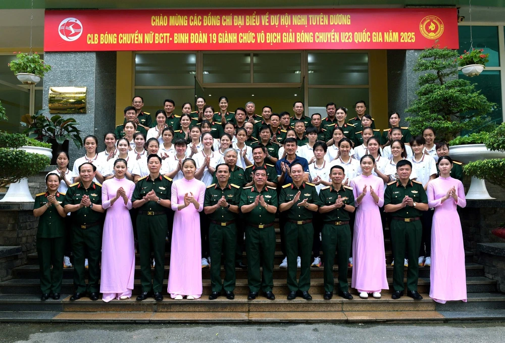 Sao mai bóng chuyền 17 tuổi cao gần 1m90 nhận vinh dự cao quý mới nhất sau khi vô địch giải Quốc Gia 2025 - Ảnh 1.