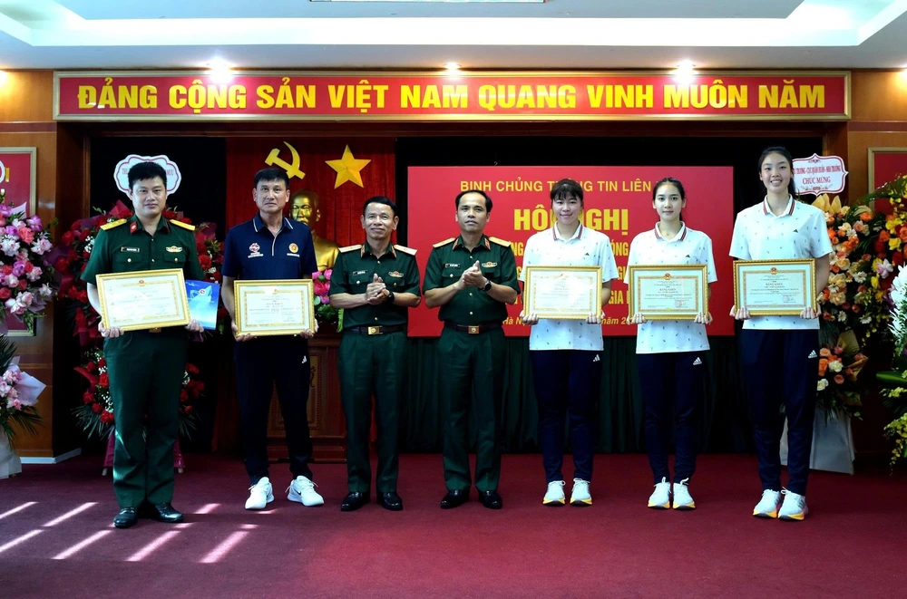 Sao mai bóng chuyền 17 tuổi cao gần 1m90 nhận vinh dự cao quý mới nhất sau khi vô địch giải Quốc Gia 2025 - Ảnh 2.