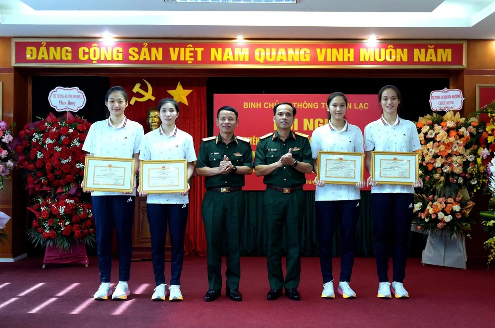 Sao mai bóng chuyền 17 tuổi cao gần 1m90 nhận vinh dự cao quý mới nhất sau khi vô địch giải Quốc Gia 2025 - Ảnh 3.