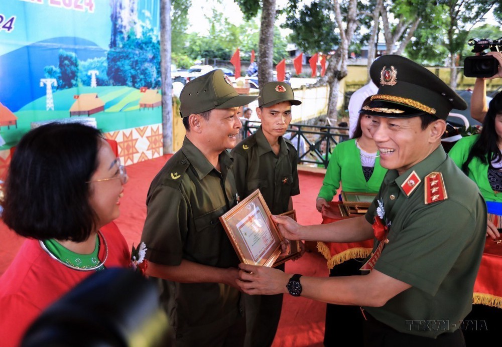 80 năm Công an nhân dân Việt Nam (19/8/1945 - 19/8/2025): Vì nước quên thân, vì dân phục vụ - Ảnh 2.