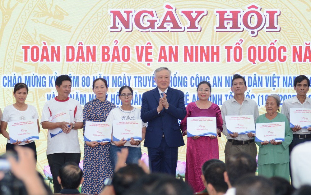 Phó Thủ tướng Thường trực Nguyễn Hòa Bình: Quan tâm, lắng nghe, giải quyết kịp thời, từ sớm những bức xúc ngay từ cơ sở - Ảnh 3. Phó Thủ tướng Thường trực Nguyễn Hòa Bình: Quan tâm, lắng nghe, giải quyết kịp thời, từ sớm những bức xúc ngay từ cơ sở - Ảnh 3.