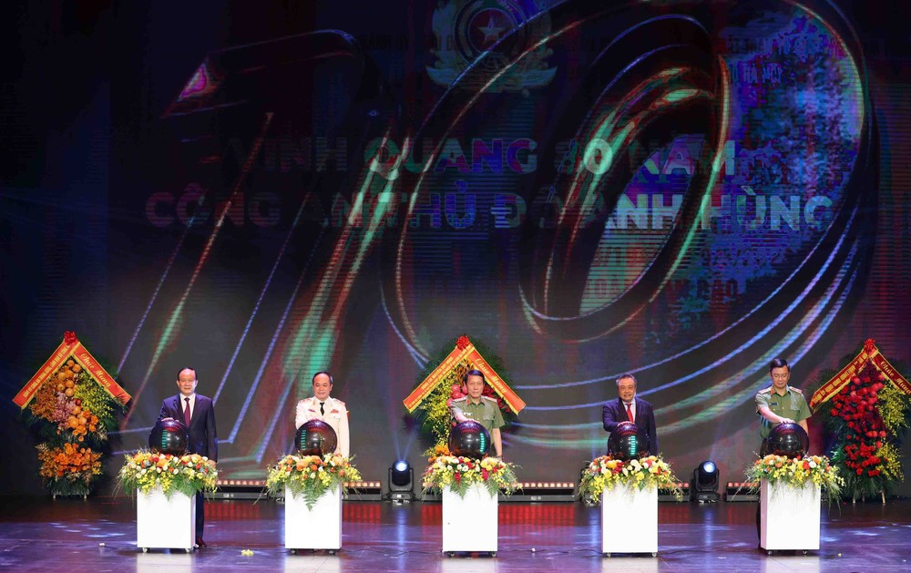 Đại tướng Lương Tam Quang: Công an Thủ đô cần chủ động sẵn sàng, không để bị động, bất ngờ - Ảnh 2.