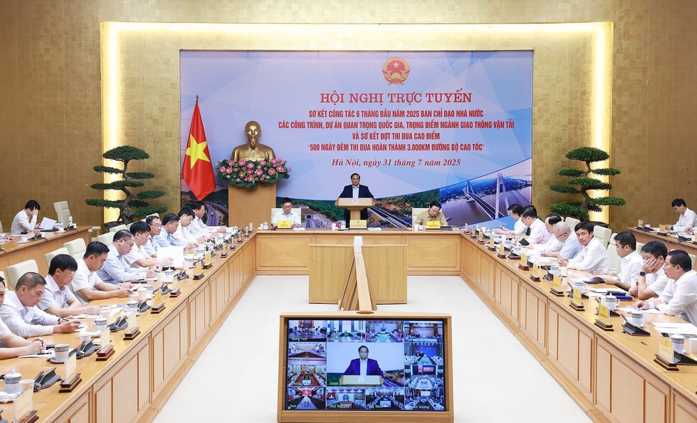 Thủ tướng Phạm Minh Chính: Hoàn thành xây dựng 3.000 km đường bộ cao tốc trong năm 2025 - Ảnh 1.