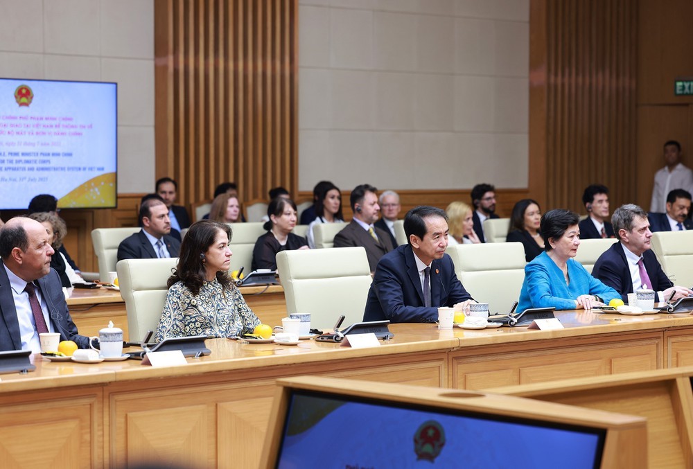 Thủ tướng thông tin về sắp xếp tổ chức bộ máy và đơn vị hành chính tới Đoàn ngoại giao tại Việt Nam - Ảnh 4.