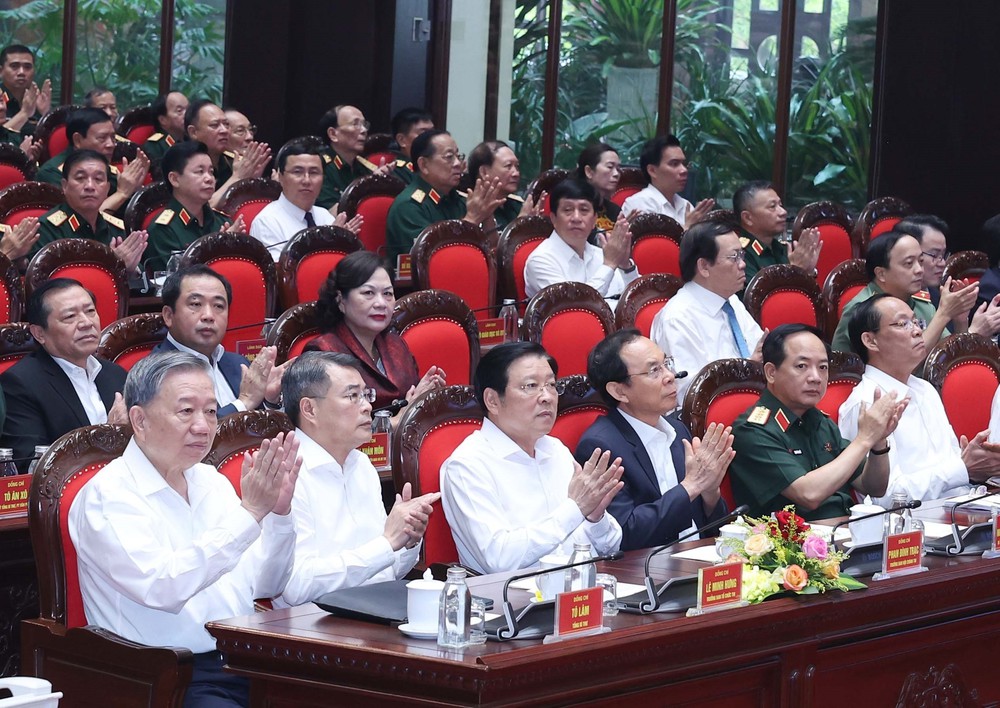 Tổng Bí thư Tô Lâm gặp mặt đại biểu có công với với cách mạng - Ảnh 2.