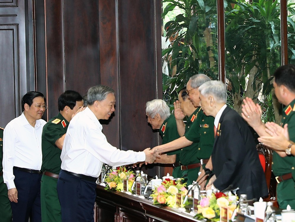 Tổng Bí thư Tô Lâm gặp mặt đại biểu có công với với cách mạng - Ảnh 4.