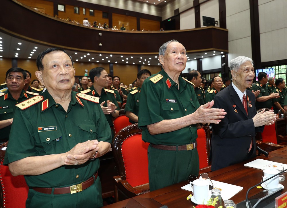 Tổng Bí thư Tô Lâm gặp mặt đại biểu có công với với cách mạng - Ảnh 5.