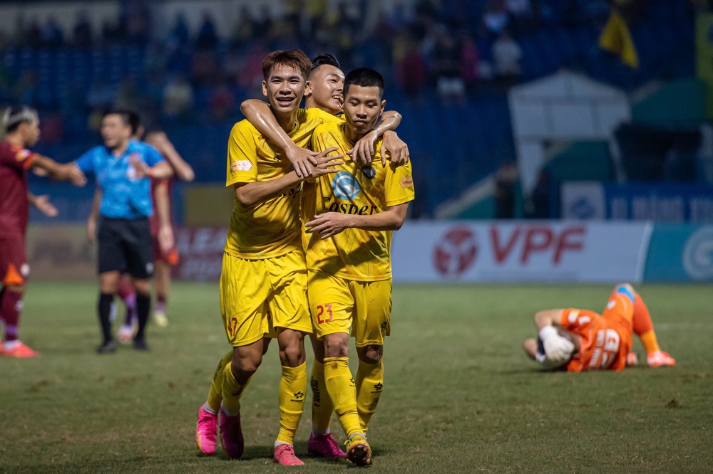 Cầu thủ trẻ hay nhất V-League bứt phá tại U22 Việt Nam  - Ảnh 3.