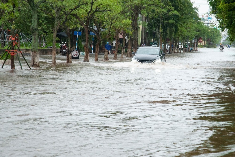 Dự báo thời tiết ngày 4/7: Tây Bắc Bộ và từ Thanh Hóa đến Quảng Ngãi có mưa lớn - Ảnh 1.