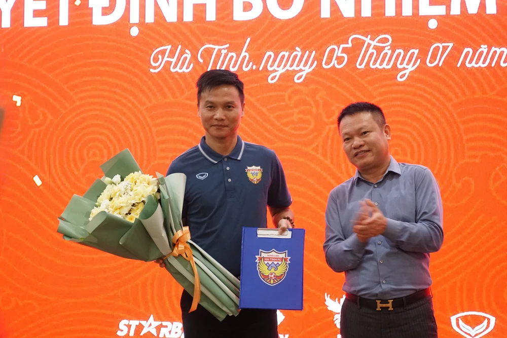Tin nóng bóng đá Việt Nam hôm nay 6/7: Hà Tĩnh bổ nhiệm HLV Nguyễn Công Mạnh; Thái Lan mất vé dự Asian Cup 2026 - Ảnh 1. Tin nóng bóng đá Việt Nam hôm nay 6/7: Hà Tĩnh bổ nhiệm HLV Nguyễn Công Mạnh; Thái Lan mất vé dự Asian Cup 2026 - Ảnh 1.