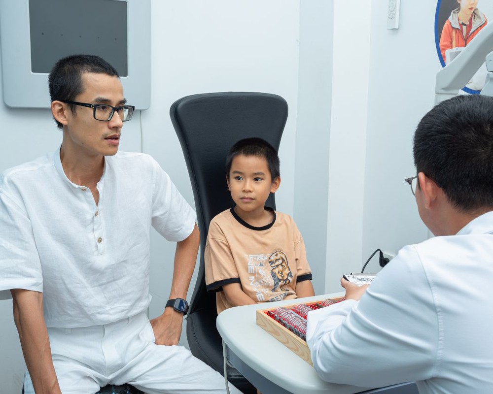 Quy trình kiểm soát cận thị tại Kính Hải Triều có gì đặc biệt? - Ảnh 1.