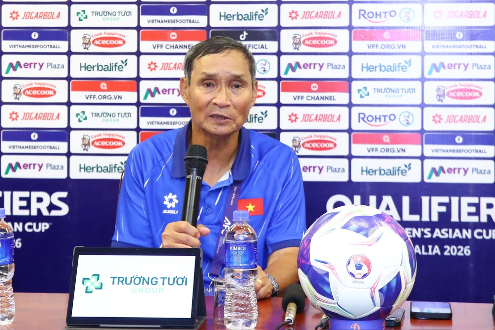 HLV Mai Đức Chung: 'Hy vọng Việt Nam được dự World Cup' - Ảnh 1. HLV Mai Đức Chung: 'Hy vọng Việt Nam được dự World Cup' - Ảnh 1.
