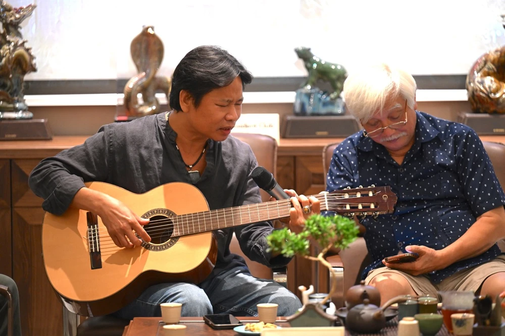 Vẻ Đẹp Gốm Việt: Gìn giữ di sản trong dòng chảy văn hoá hội nhập - Ảnh 7. Vẻ Đẹp Gốm Việt: Gìn giữ di sản trong dòng chảy văn hoá hội nhập - Ảnh 7.