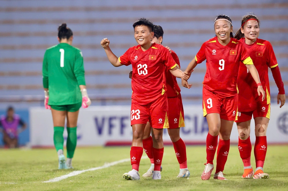 HLV Mai Đức Chung: 'Hy vọng Việt Nam được dự World Cup' - Ảnh 2. HLV Mai Đức Chung: 'Hy vọng Việt Nam được dự World Cup' - Ảnh 2.