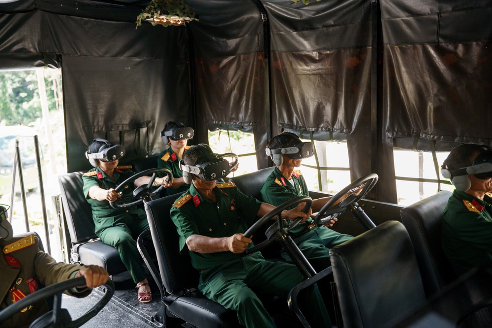Đưa vào hoạt động Khu du lịch sinh thái “Đường Trường Sơn huyền thoại - Hang Chỉ huy” - Ảnh 3. Đưa vào hoạt động Khu du lịch sinh thái “Đường Trường Sơn huyền thoại - Hang Chỉ huy” - Ảnh 3.