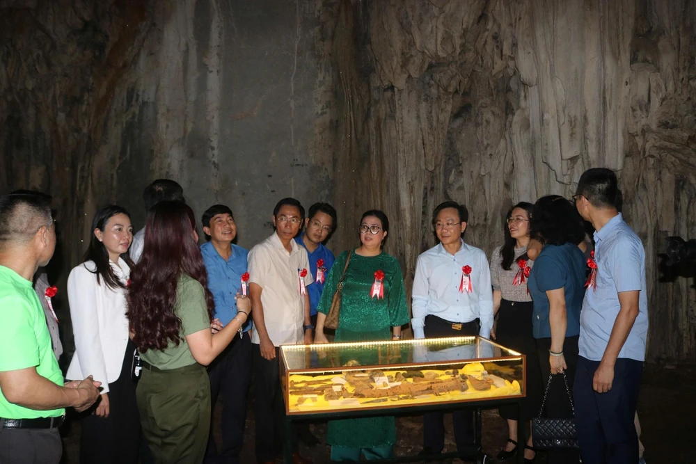 Đưa vào hoạt động Khu du lịch sinh thái “Đường Trường Sơn huyền thoại - Hang Chỉ huy” - Ảnh 4. Đưa vào hoạt động Khu du lịch sinh thái “Đường Trường Sơn huyền thoại - Hang Chỉ huy” - Ảnh 4.