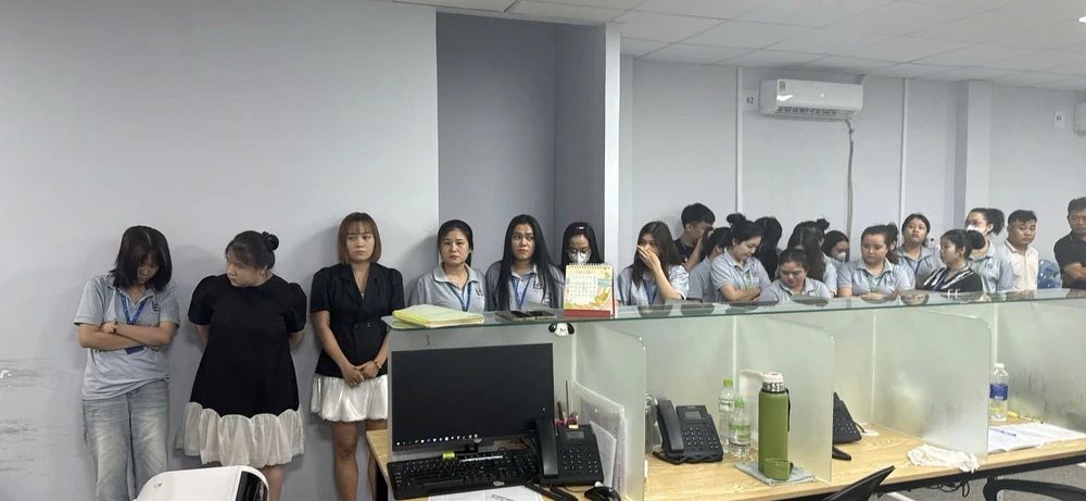 Khởi tố 124 bị can về tội Lừa đảo chiếm đoạt tài sản của người cao tuổi - Ảnh 1. Khởi tố 124 bị can về tội Lừa đảo chiếm đoạt tài sản của người cao tuổi - Ảnh 1.