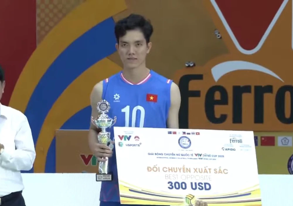 Bích Tuyền giành giải thưởng &quot;Đối chuyền xuất sắc nhất&quot; VTV Cup 2025