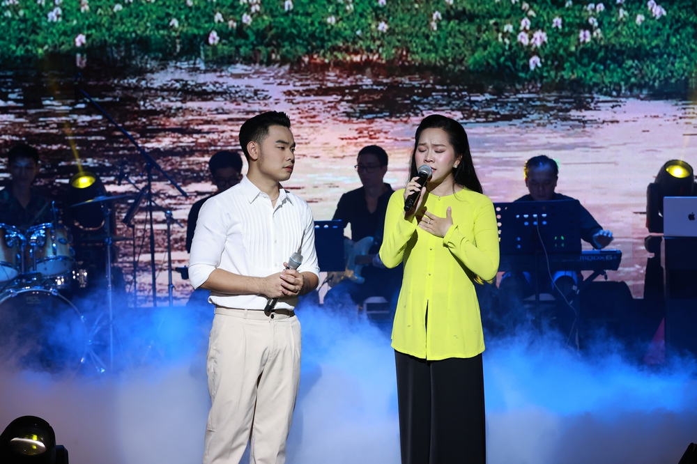 Ca sĩ Trường Sang làm đêm nhạc ấm áp tình nghệ sĩ - Ảnh 4.