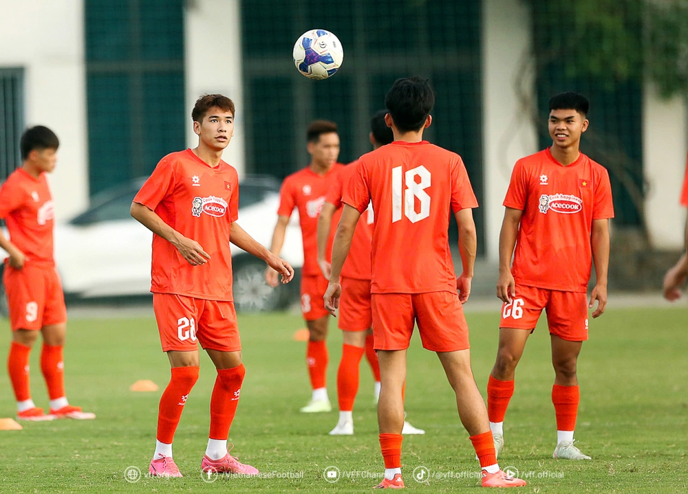 Tin nóng bóng đá Việt hôm nay 7/7: U22 Việt Nam chia tay cầu thủ trẻ xuất sắc nhất V-League; Đội tuyển nữ được thưởng 600 triệu đồng - Ảnh 2.