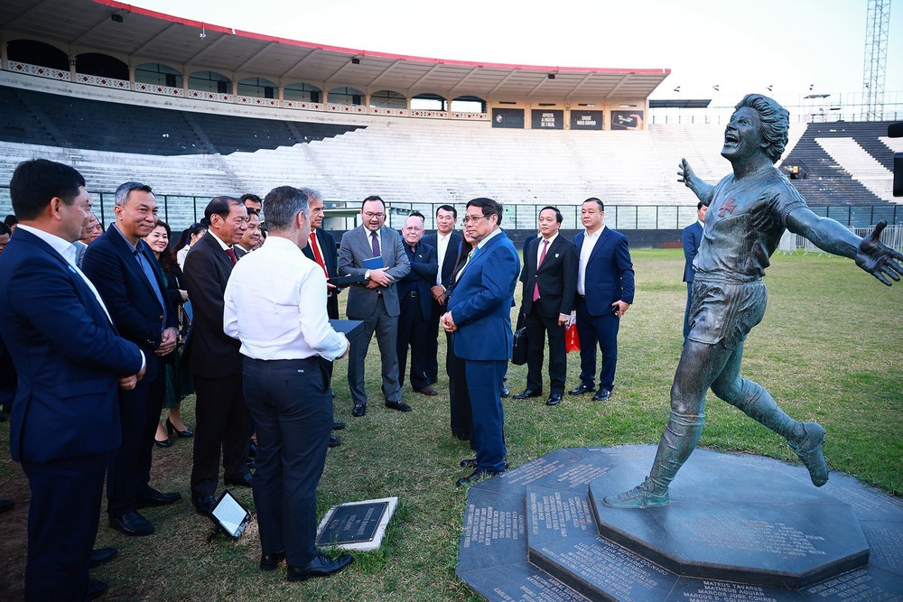 Thủ tướng Phạm Minh Chính thăm Câu lạc bộ bóng đá Vasco da Gama, Brazil - Ảnh 3.
