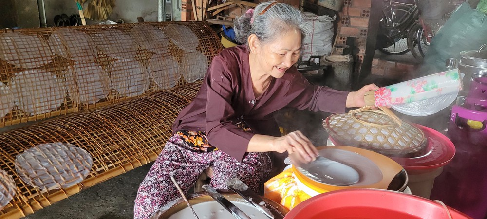 Giữ nghề truyền thống giữa nhịp sống hiện đại - Ảnh 1. Giữ nghề truyền thống giữa nhịp sống hiện đại - Ảnh 1.
