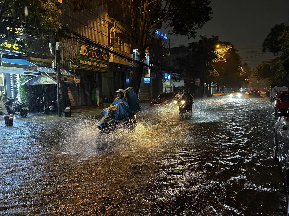 Đà Nẵng ứng phó thời tiết cực đoan - Ảnh 2.