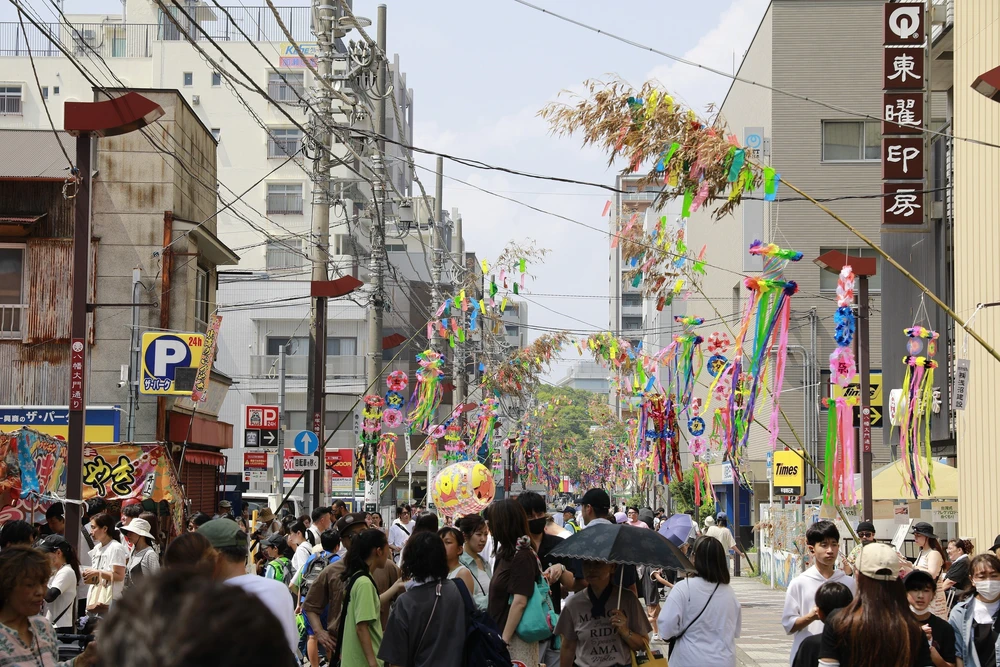 Nhật Bản: Lễ hội Tanabata sôi động thu hút hàng trăm nghìn du khách - Ảnh 1. Nhật Bản: Lễ hội Tanabata sôi động thu hút hàng trăm nghìn du khách - Ảnh 1.
