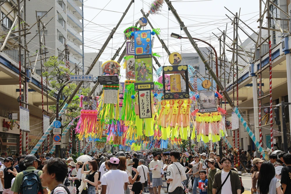 Nhật Bản: Lễ hội Tanabata sôi động thu hút hàng trăm nghìn du khách - Ảnh 2. Nhật Bản: Lễ hội Tanabata sôi động thu hút hàng trăm nghìn du khách - Ảnh 2.