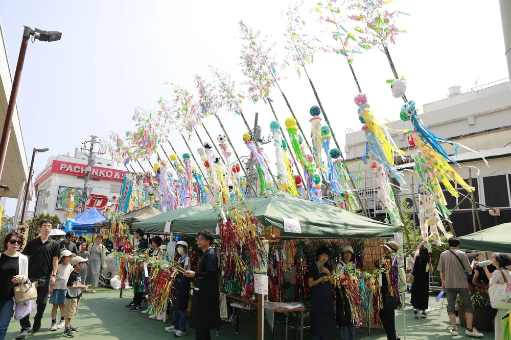 Nhật Bản: Lễ hội Tanabata sôi động thu hút hàng trăm nghìn du khách - Ảnh 5. Nhật Bản: Lễ hội Tanabata sôi động thu hút hàng trăm nghìn du khách - Ảnh 5.