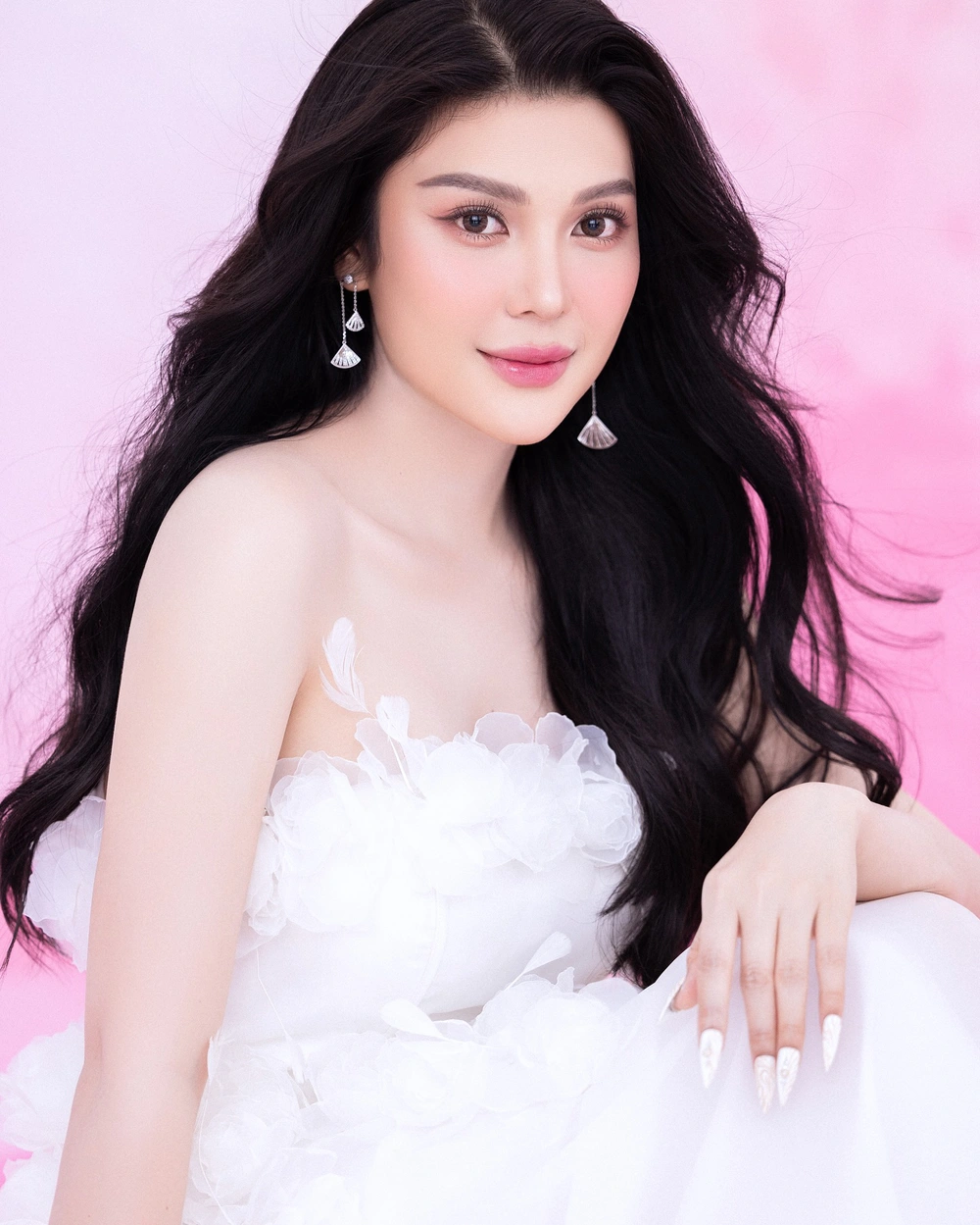 Miss Grand Vietnam 2025 mở rộng độ tuổi, Lily Chen bất ngờ đăng ký dự thi - Ảnh 3.