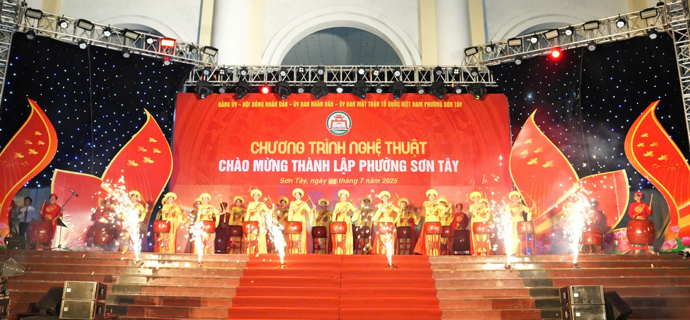 Phường Sơn Tây: Lung linh đêm nghệ thuật chào mừng thành lập phường Sơn Tây - Ảnh 1.